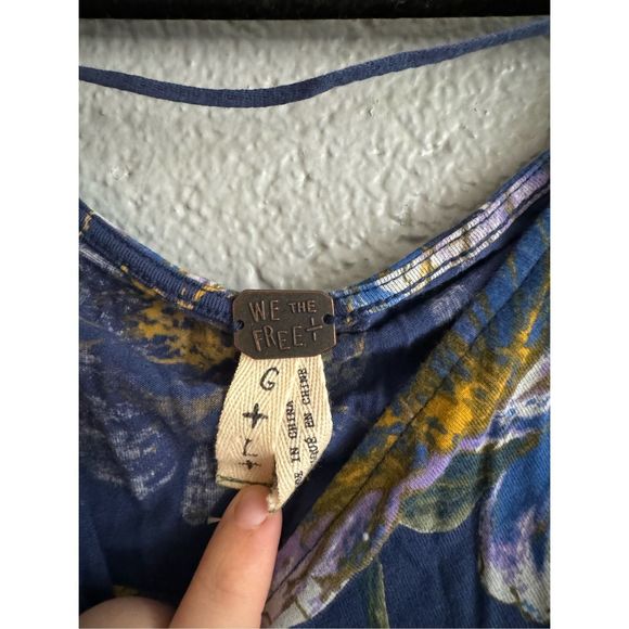NWT Women’s Free People Printed Blue Bell Sleeve Birds of Paradise Top size L - Picture 3 of 4